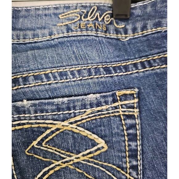 Silver Jeans ~Woman Size 29~ Blue Denim Frances Capri Jeans. - Picture 11 of 14